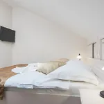 Stella *