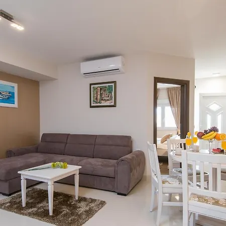 Stella Apartment *