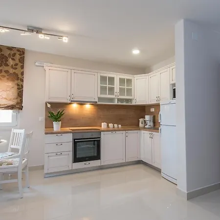 Stella Apartment *