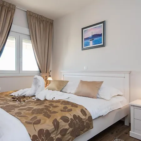 Stella Apartment *