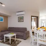 Stella Apartment *